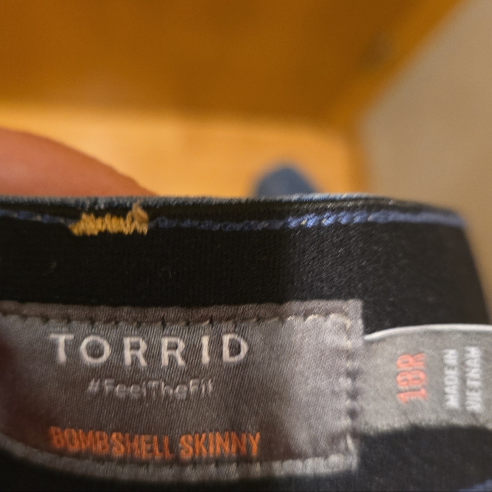 Torrid 18R Blue Medium Wash Bombshell Skinny Jeans Worn Once Excellent Condition - Picture 6 of 7